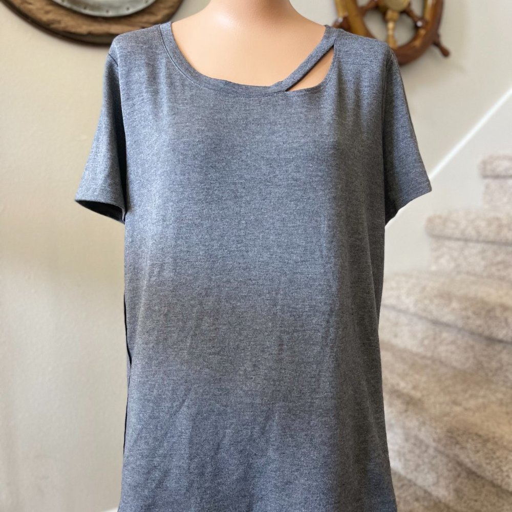 Elie Tahari Size L Grey Front Detail Casual Tee
